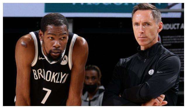 在严峻的对 在严峻的对