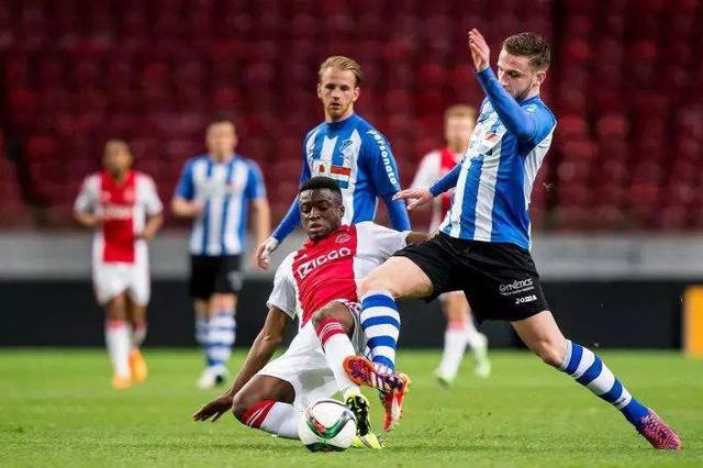 更是刻苦训 更是刻苦训